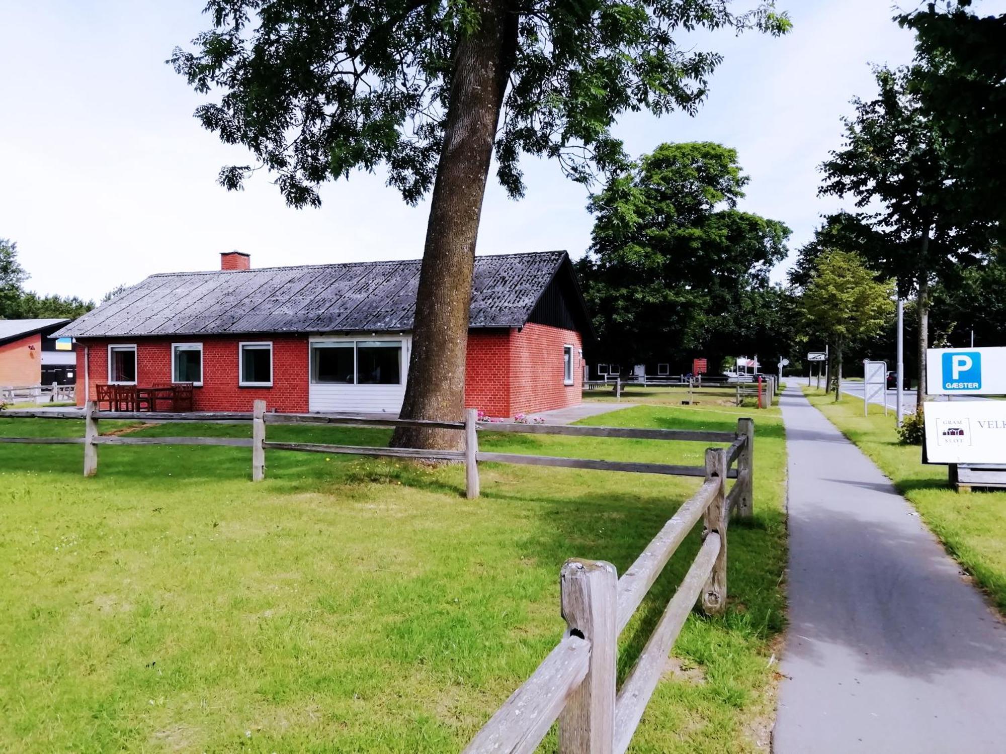 Den Gamle Kro Ved Gram Slot Exterior photo