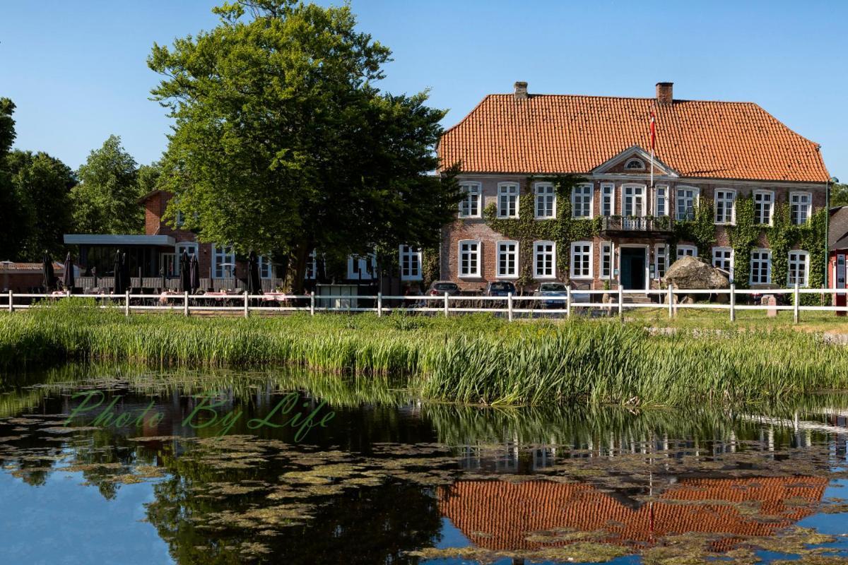Den Gamle Kro Ved Gram Slot Exterior photo